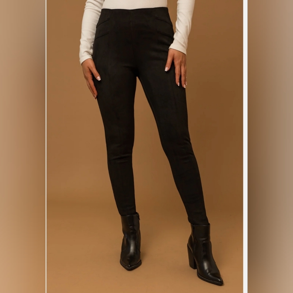 Gilli | NWT So Chic Suede Leggings Black Small